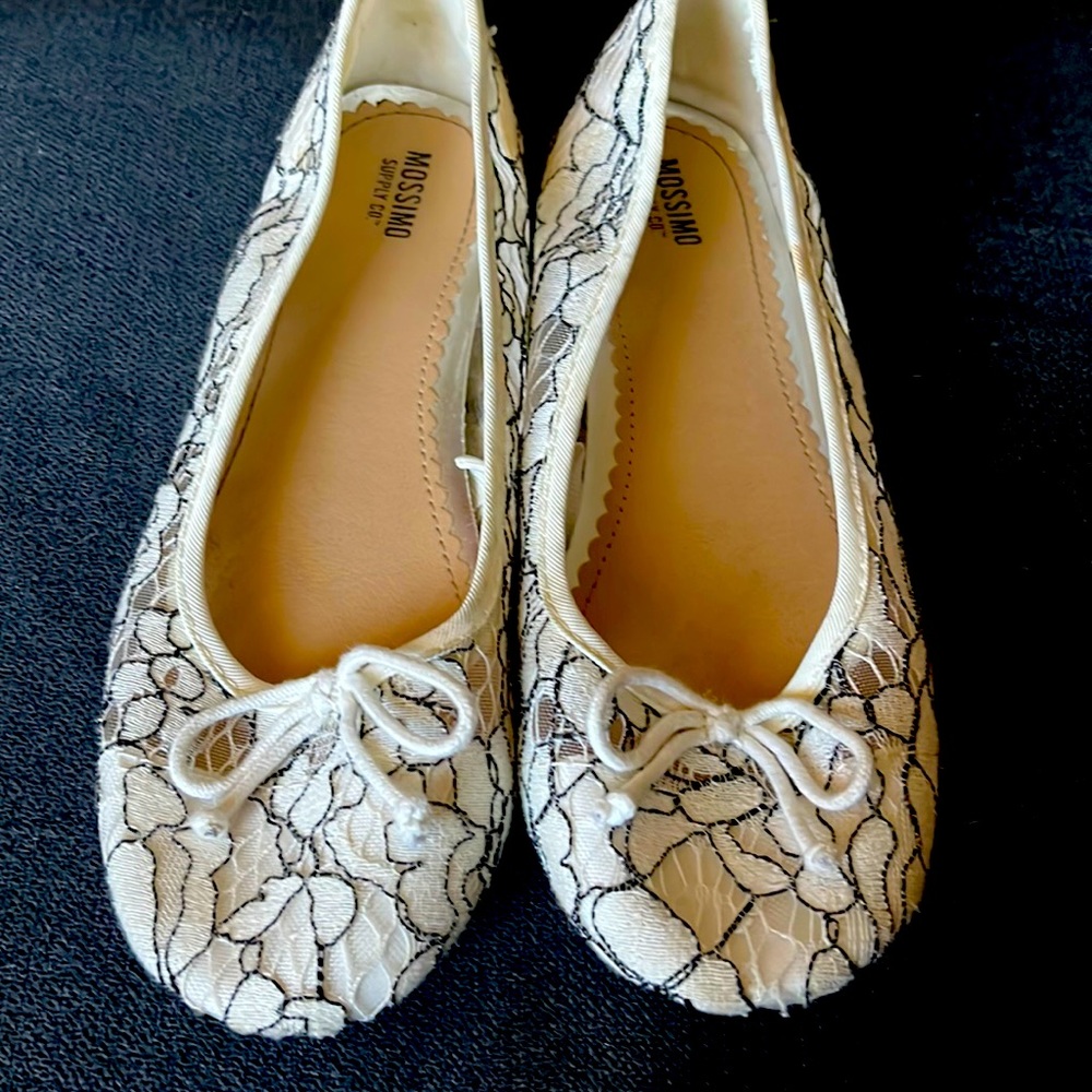 Slip on flats! Really cute